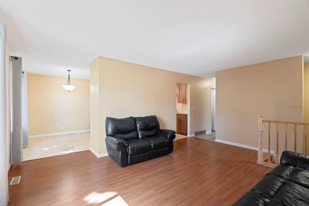 84 Maranda Close NE, Calgary — photo 3 of 16