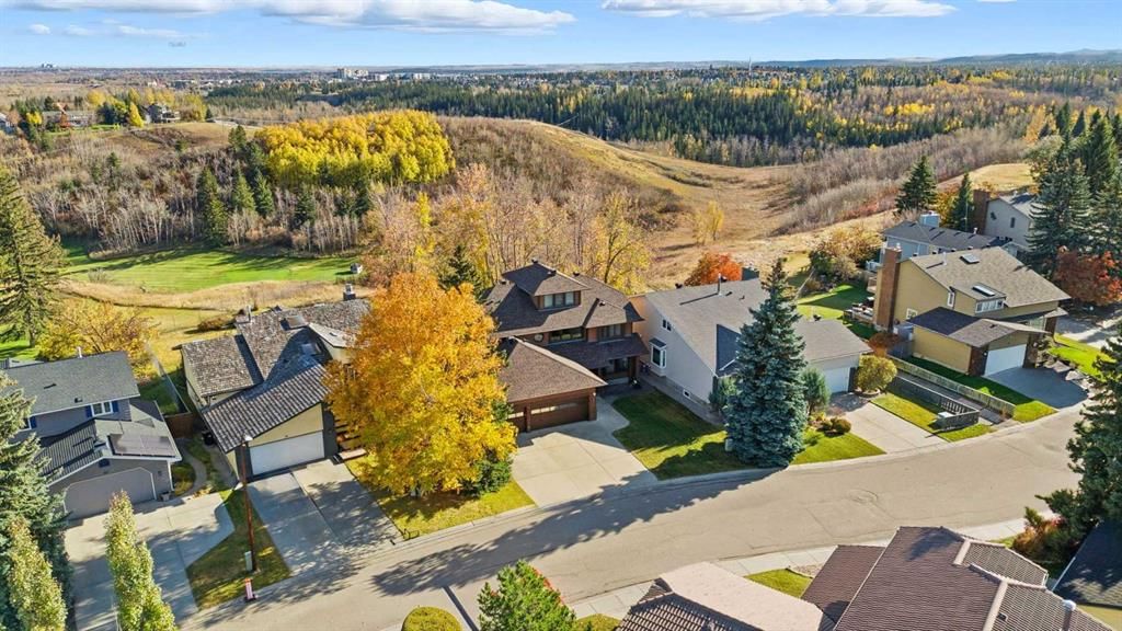 32 Woodgrove Crescent SW, Calgary — main listing photo