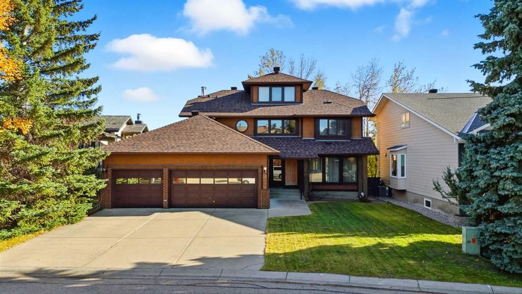 32 Woodgrove Crescent SW, Calgary — photo 2 of 40