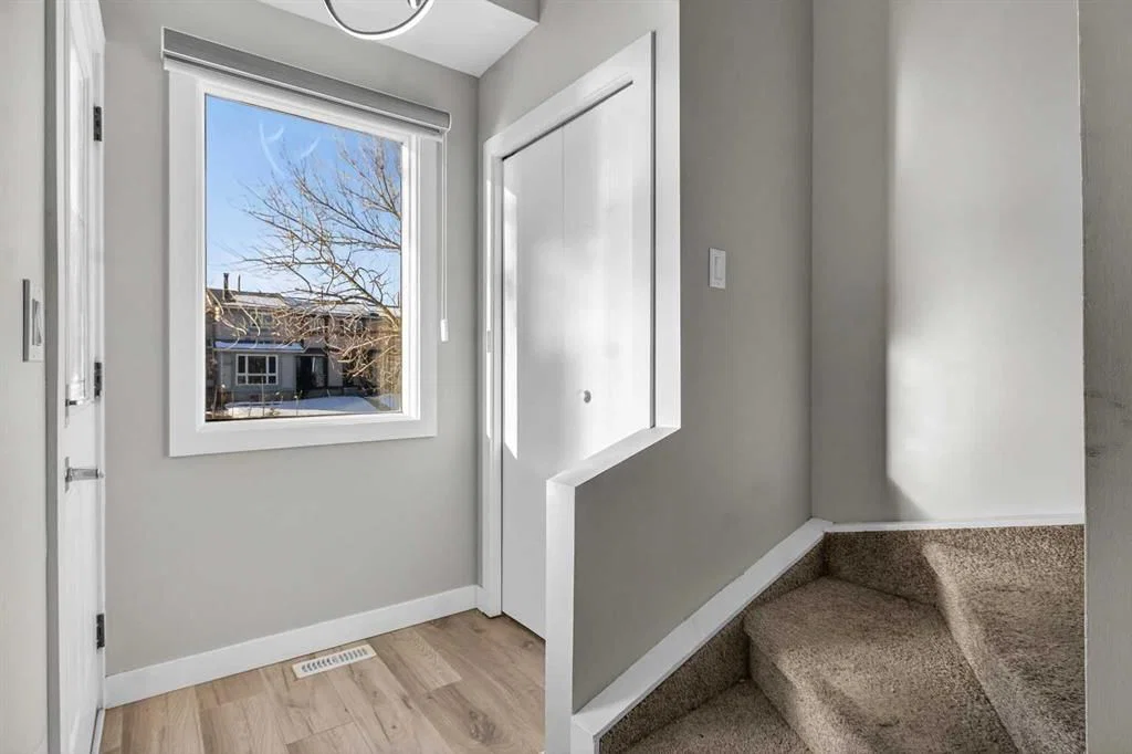 3304 56 Street NE, Calgary — photo 5 of 32