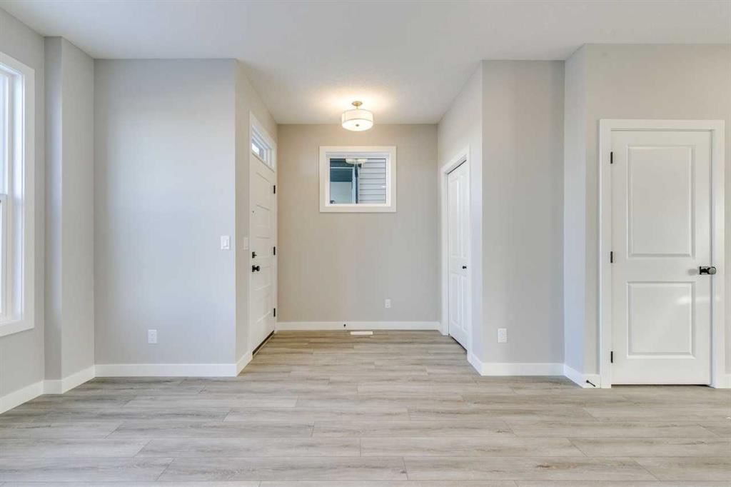 109 Silverton Glen Way SW, Calgary — photo 4 of 29
