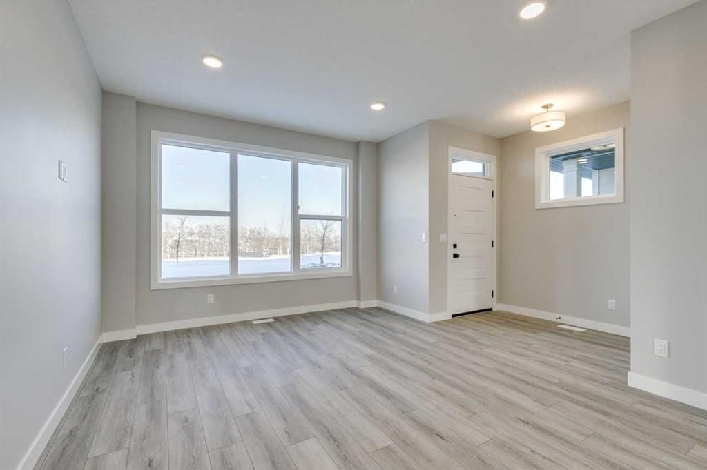 109 Silverton Glen Way SW, Calgary — photo 5 of 29