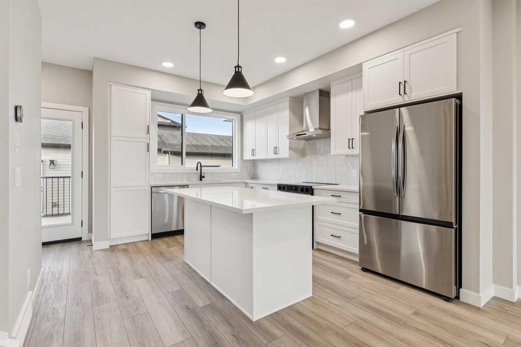 141 Silverton Glen Way SW, Calgary — photo 5 of 16