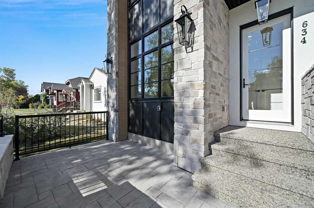 634 21 Avenue NW, Calgary — photo 4 of 44