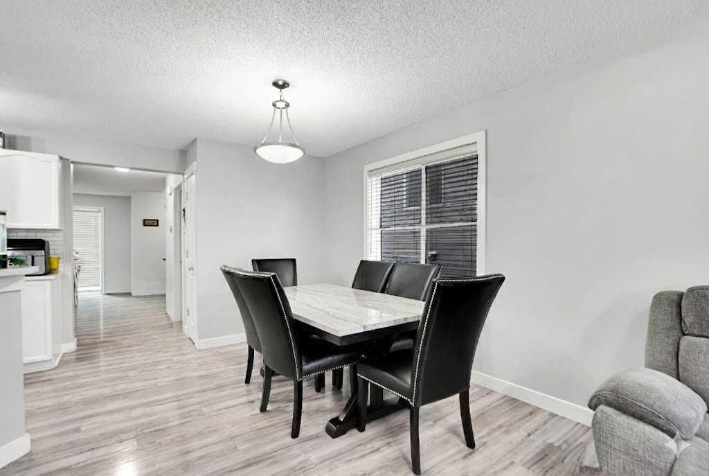 9214 Saddlebrook Drive NE, Calgary — photo 5 of 26