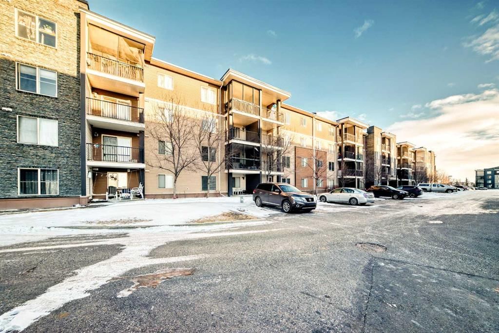 321, 7110 80 Avenue NE, Calgary — main listing photo