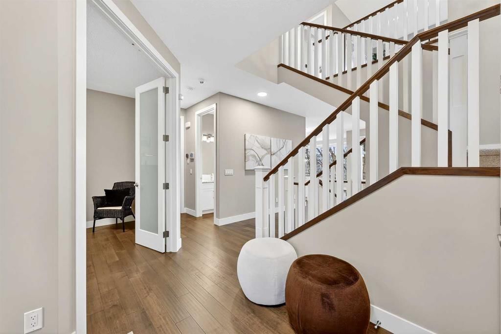 25 Rock Lake Heights NW, Calgary — photo 4 of 50