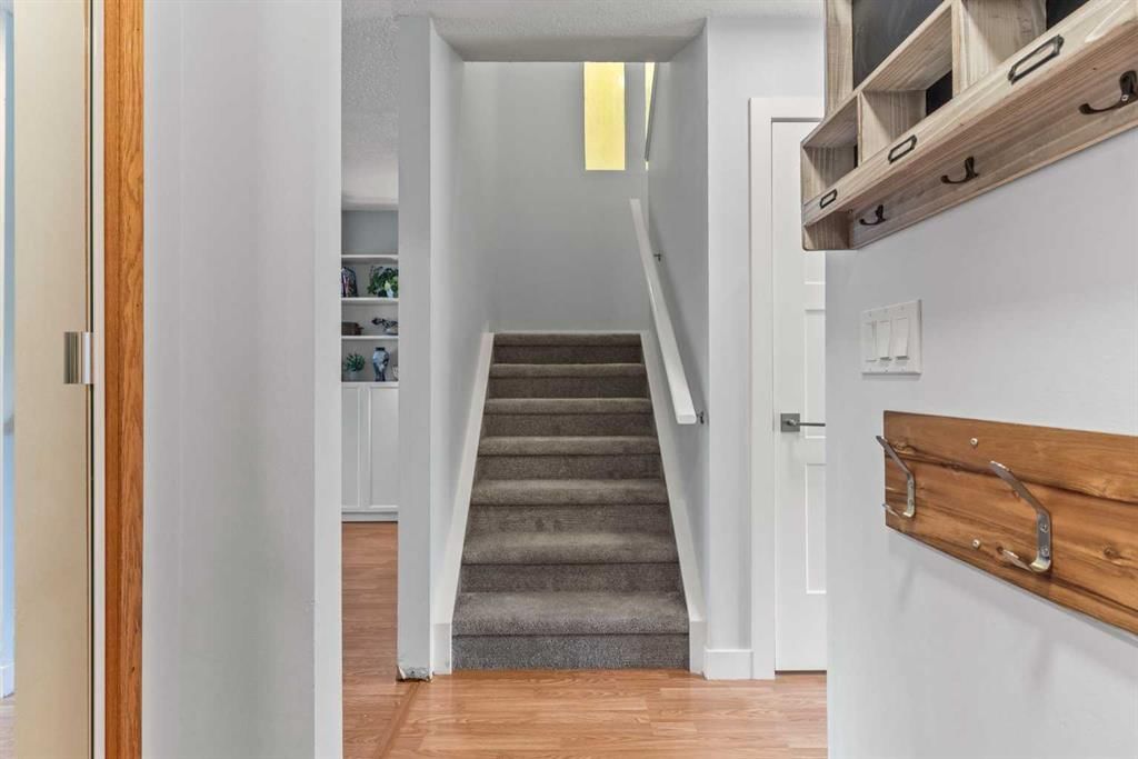3804 62 Street NW, Calgary — photo 3 of 45