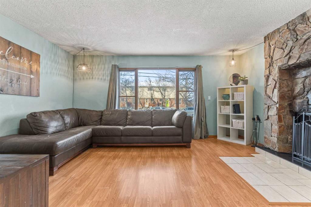 3804 62 Street NW, Calgary — photo 4 of 45