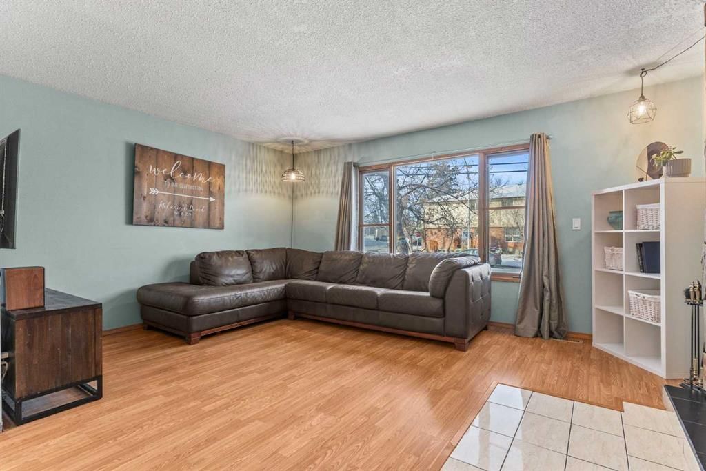3804 62 Street NW, Calgary — photo 5 of 45