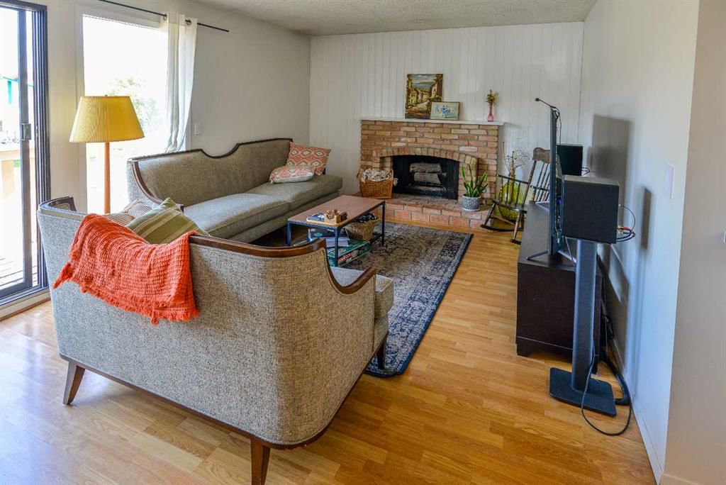 8416 Centre Street NE, Calgary — photo 4 of 35
