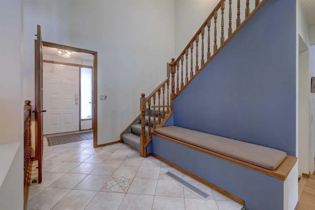 755 Strathcona Drive SW, Calgary — photo 3 of 44