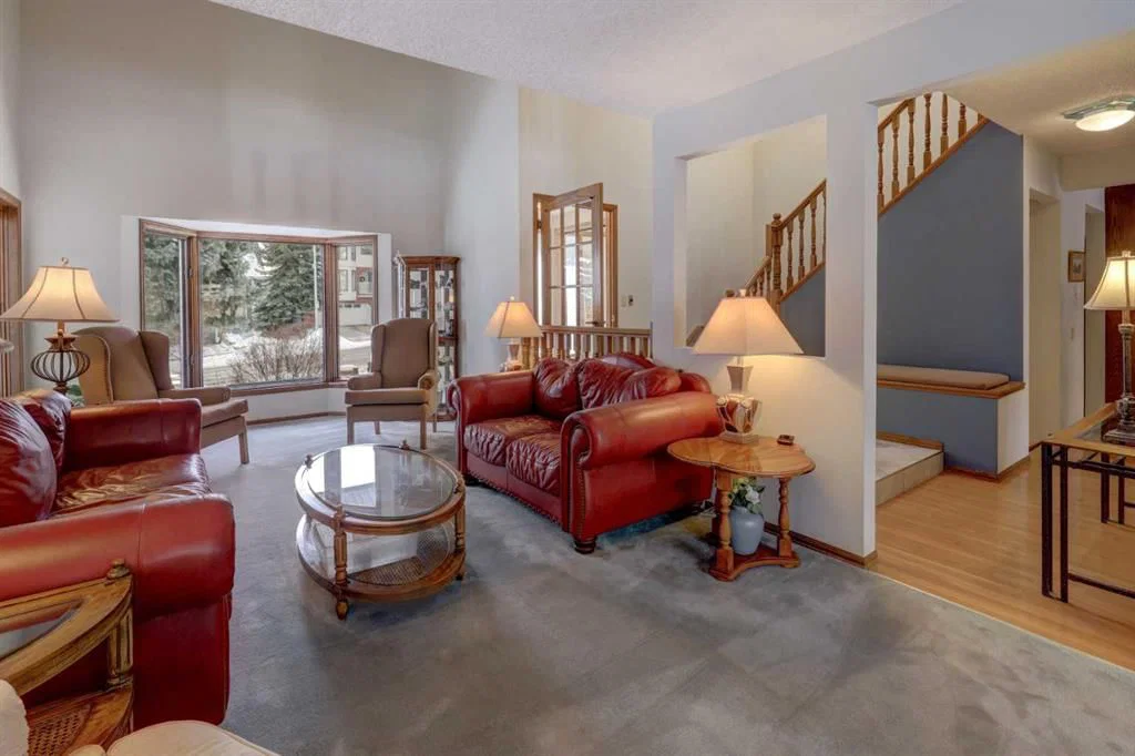 755 Strathcona Drive SW, Calgary — photo 4 of 44