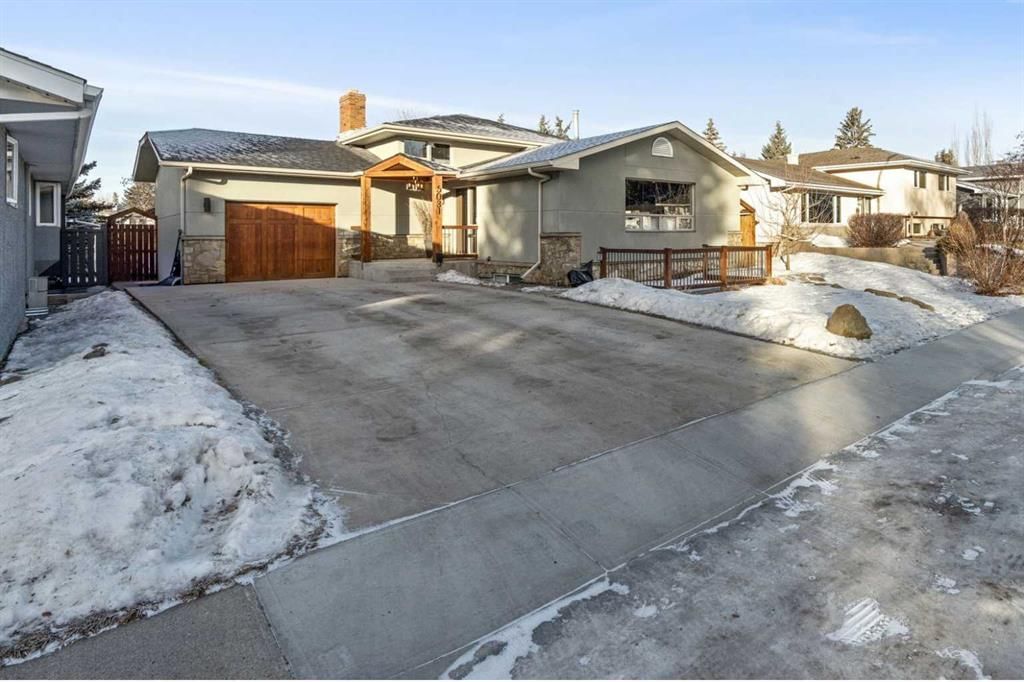 5031 Viceroy Drive NW, Calgary — main listing photo