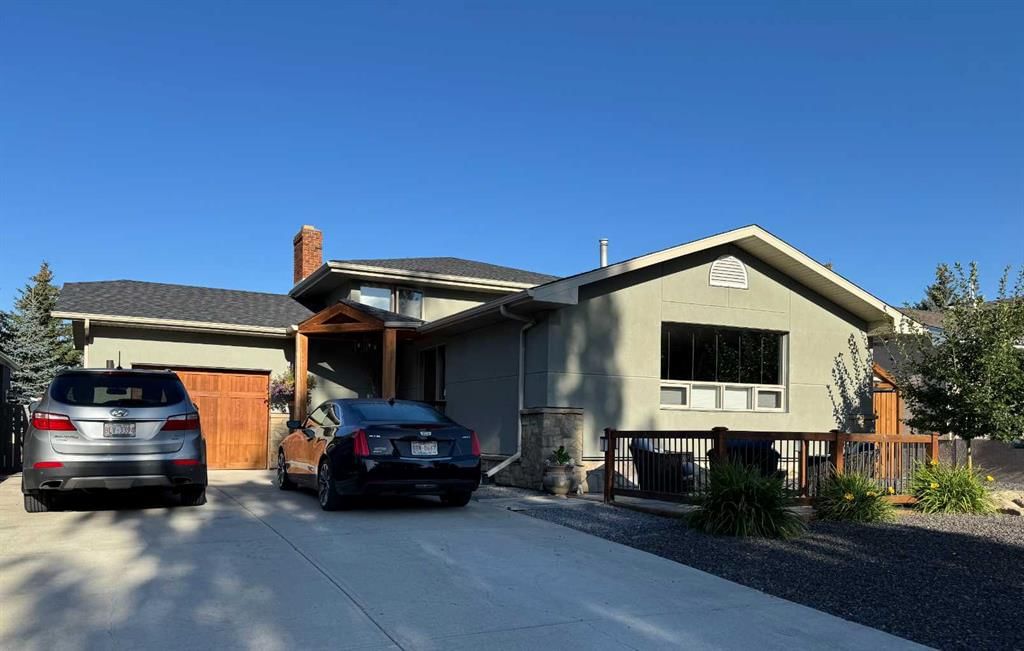 5031 Viceroy Drive NW, Calgary — photo 2 of 40