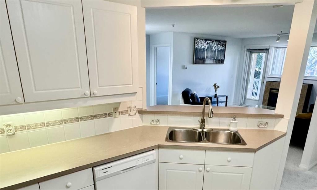 210, 4507 45 Street SW, Calgary — photo 3 of 18