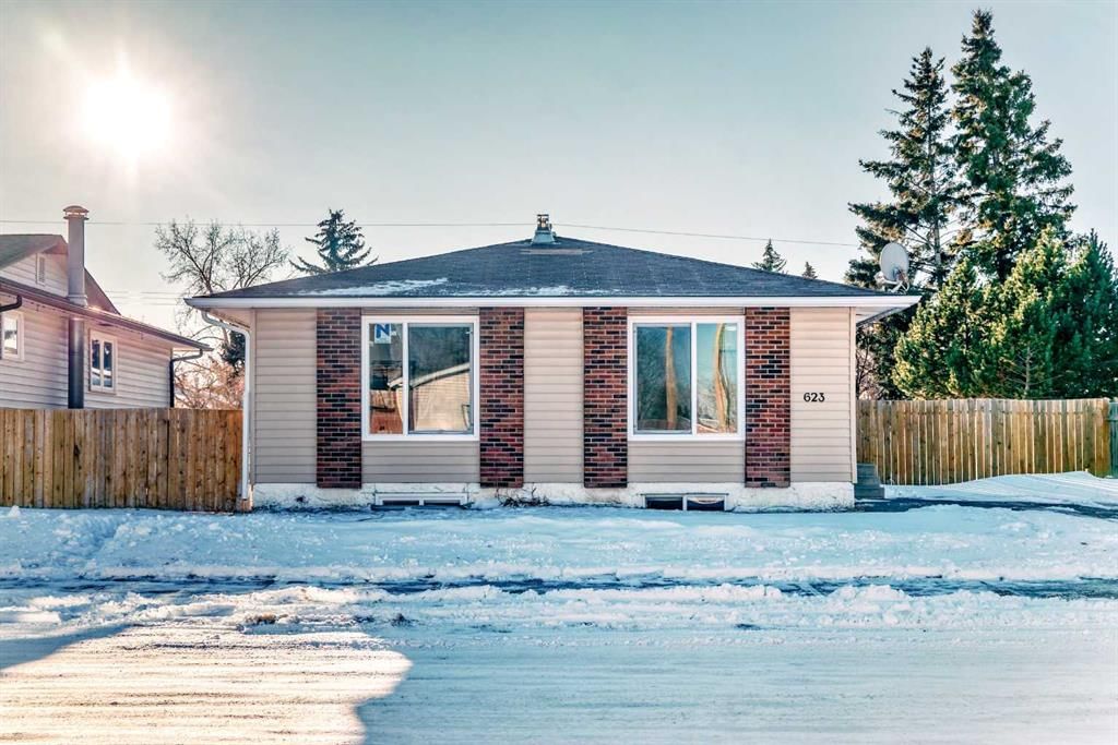 623 Madeira Drive NE, Calgary — main listing photo