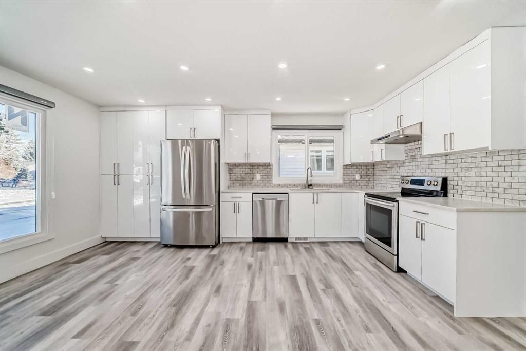 623 Madeira Drive NE, Calgary — photo 3 of 32