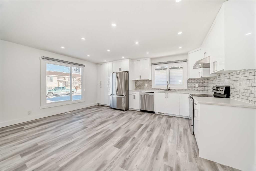 623 Madeira Drive NE, Calgary — photo 4 of 32
