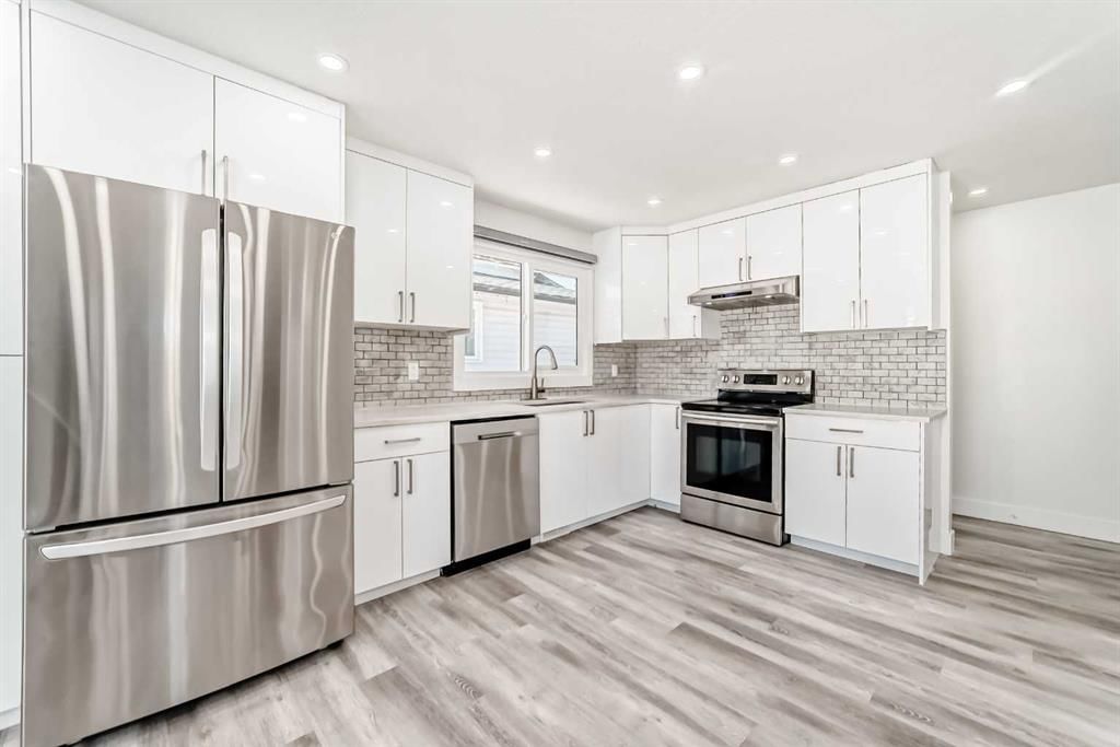 623 Madeira Drive NE, Calgary — photo 5 of 32