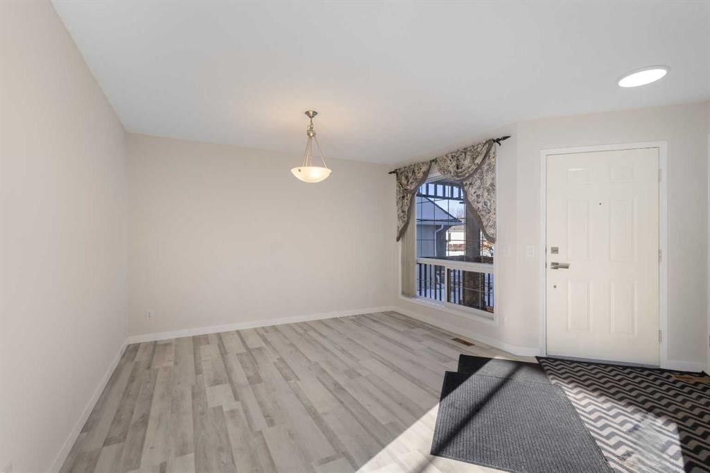 271 Coventry Green NE, Calgary — photo 4 of 41