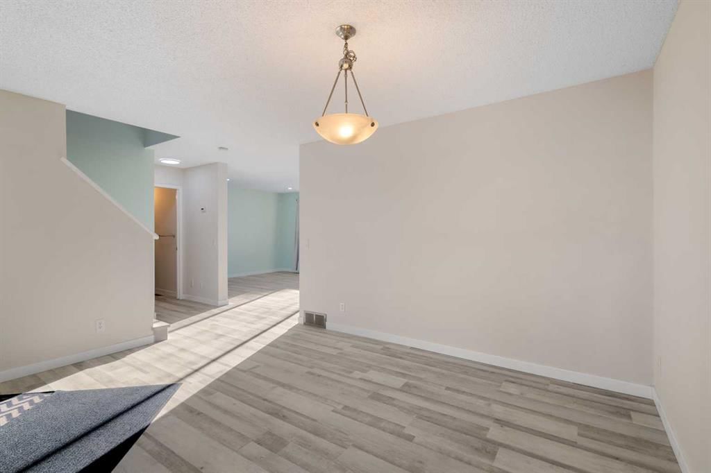 271 Coventry Green NE, Calgary — photo 5 of 41