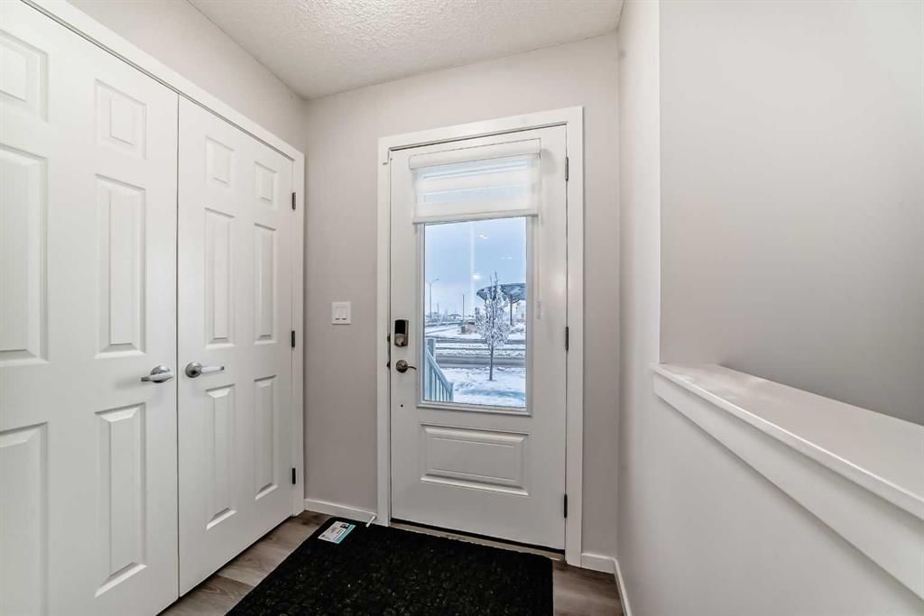 1337 140 Avenue NW, Calgary — photo 3 of 45