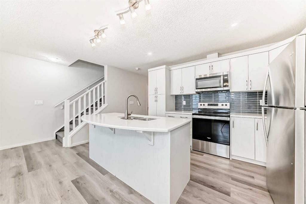 1337 140 Avenue NW, Calgary — photo 4 of 45