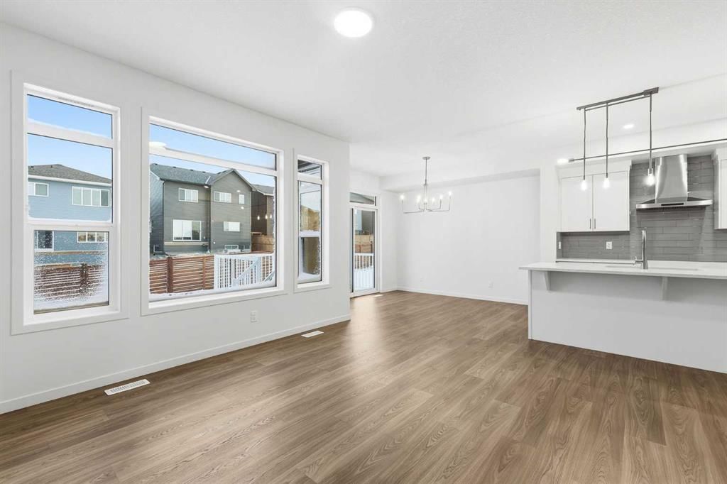 72 Calhoun Rise NE, Calgary — photo 4 of 48