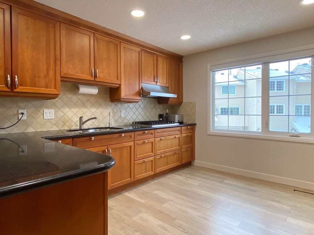 344 Point Mckay Gardens NW, Calgary — photo 4 of 40