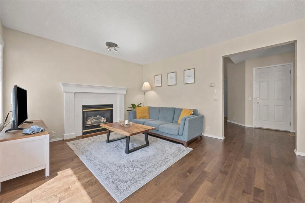 71 Somercrest Close SW, Calgary — main listing photo