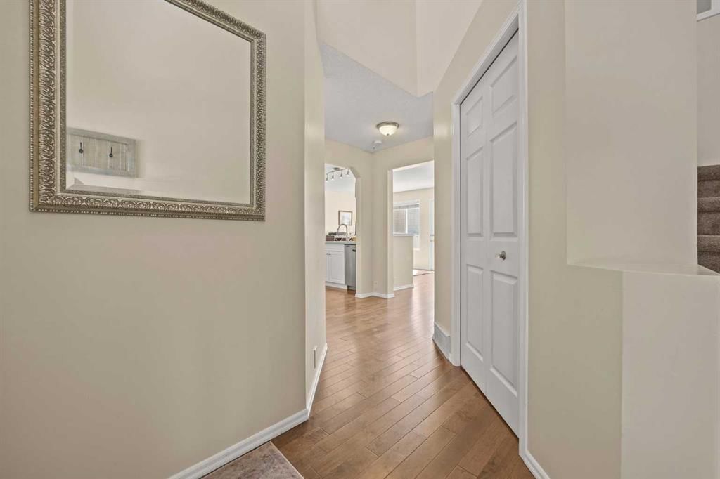 71 Somercrest Close SW, Calgary — photo 3 of 32