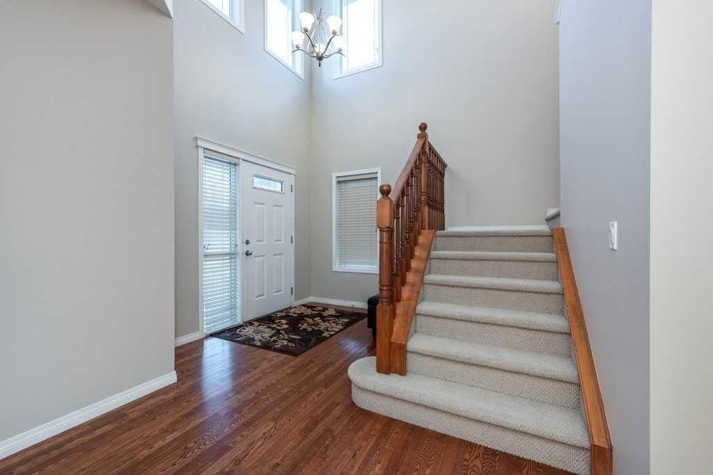 1119 Panamount Boulevard NW, Calgary — photo 4 of 38