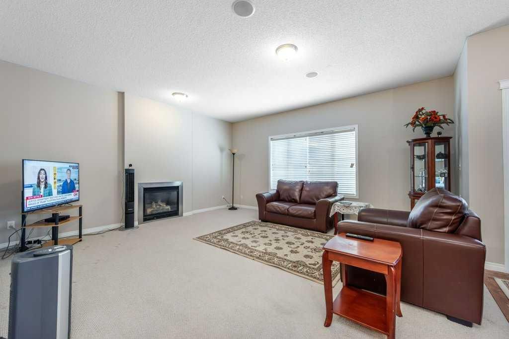 1119 Panamount Boulevard NW, Calgary — photo 5 of 38