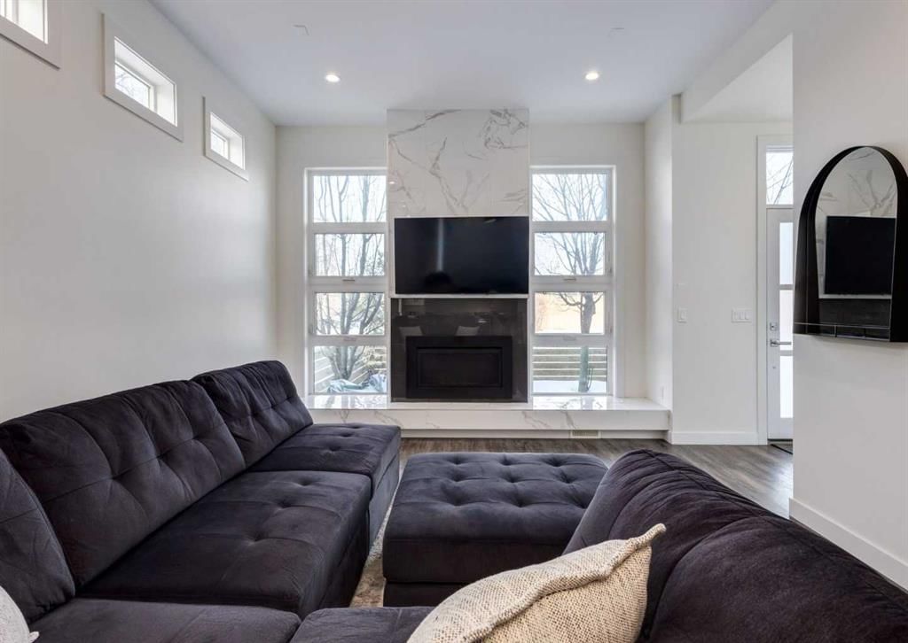1, 125 24 Avenue NE, Calgary — photo 3 of 30