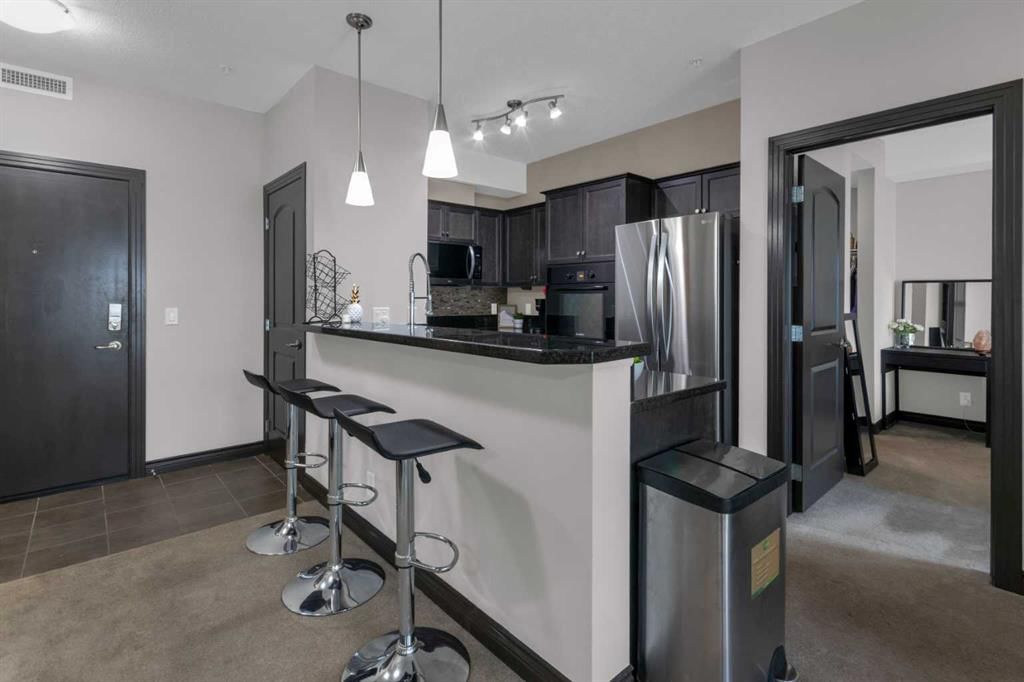308, 30 Royal Oak Plaza NW, Calgary — photo 4 of 31