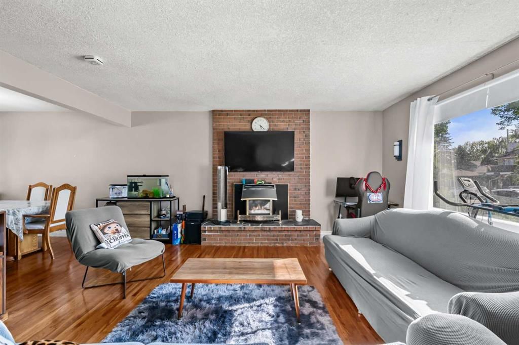 2220 38 Street SW, Calgary — photo 3 of 42