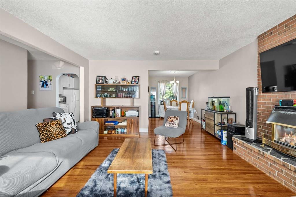 2220 38 Street SW, Calgary — photo 5 of 42