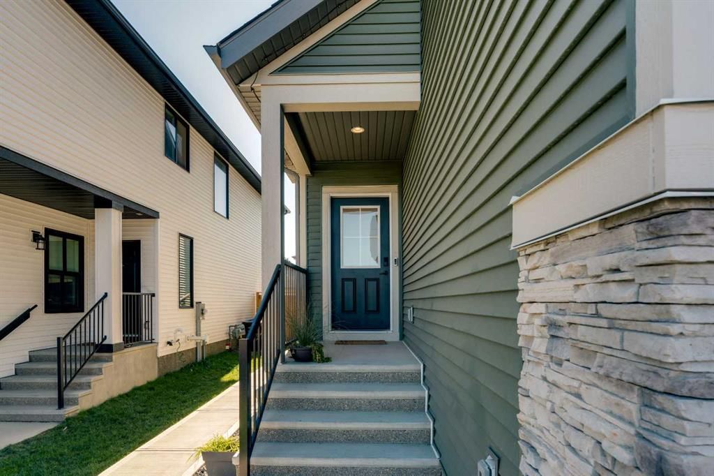 20 Edith Crescent NW, Calgary — photo 4 of 43