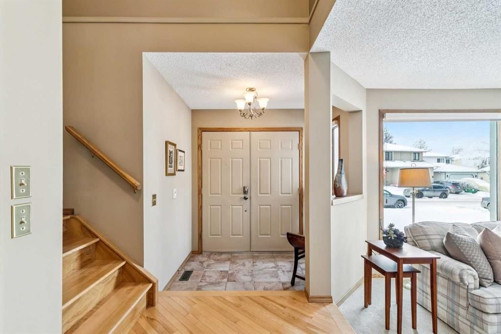 75 Shawnee Crescent, Calgary — photo 2 of 45