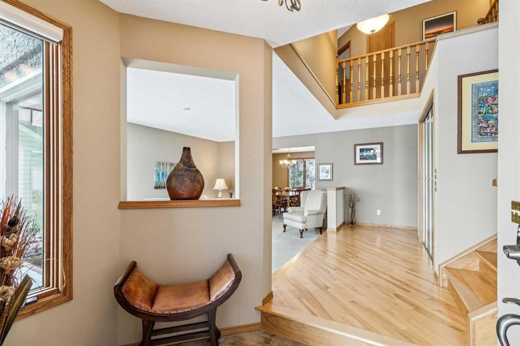 75 Shawnee Crescent, Calgary — photo 3 of 45