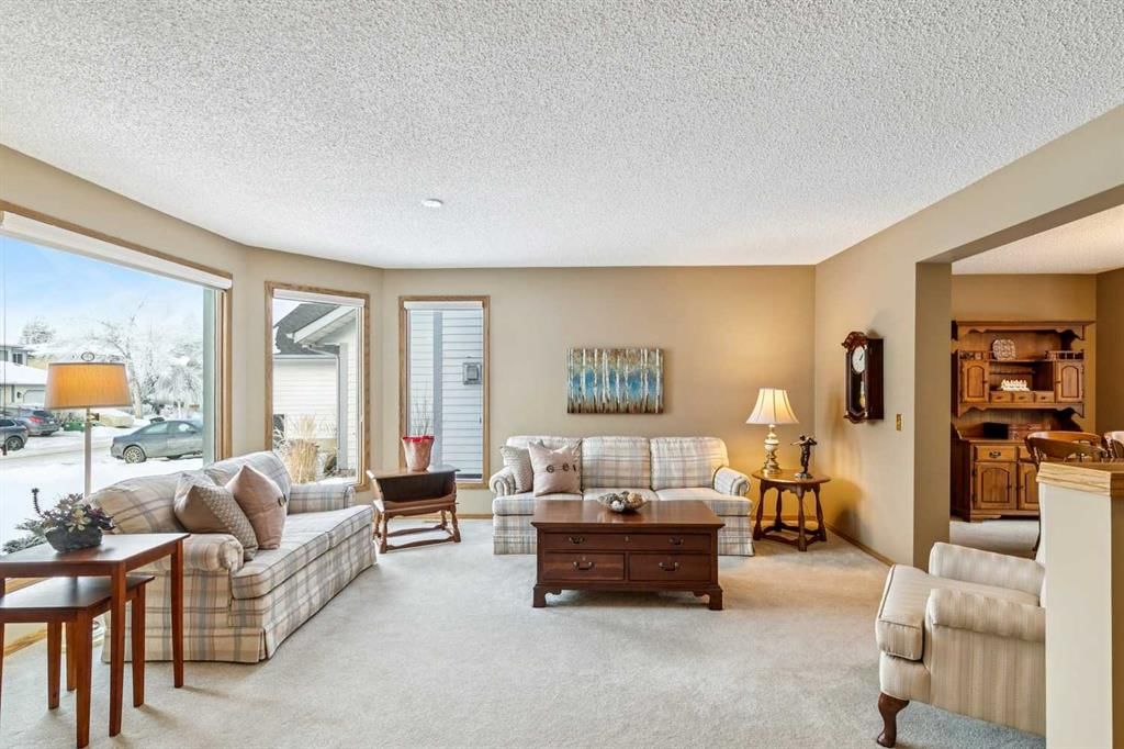 75 Shawnee Crescent, Calgary — photo 4 of 45