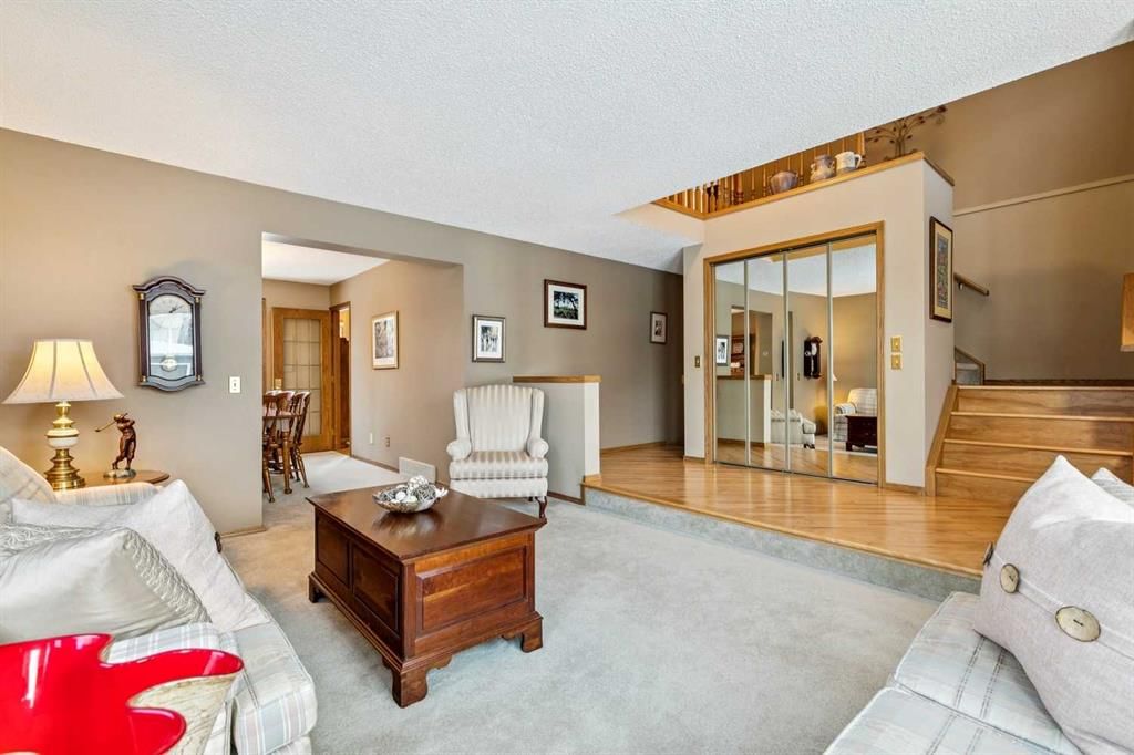 75 Shawnee Crescent, Calgary — photo 5 of 45