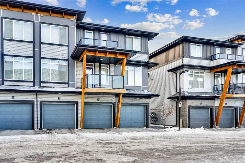 28 Savanna Passage NE, Calgary — photo 2 of 20
