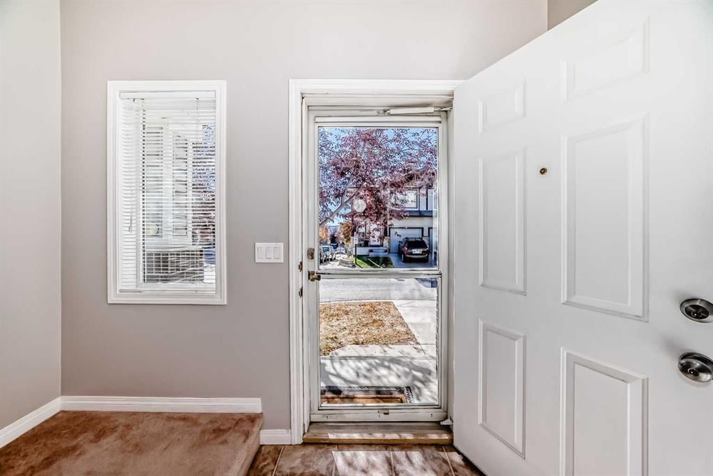 95 Hidden Creek Rise NW, Calgary — photo 3 of 44