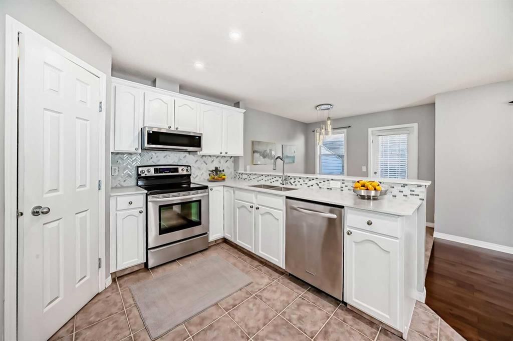 95 Hidden Creek Rise NW, Calgary — photo 5 of 44
