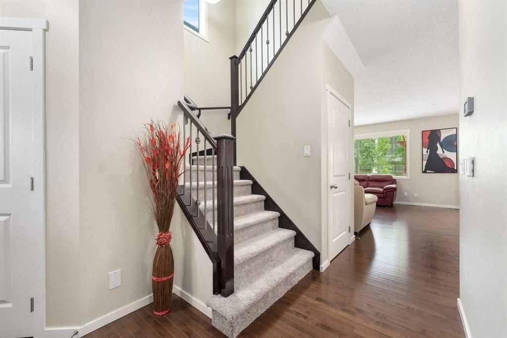 72 Walden Heights SE, Calgary — photo 4 of 38