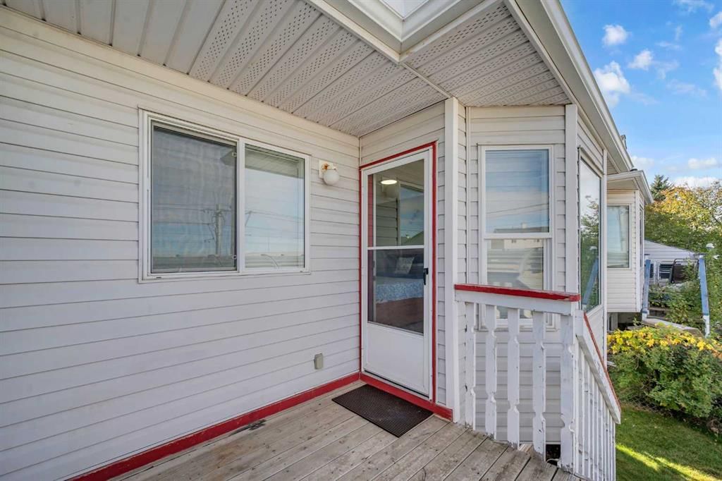 48 Martin Crossing Court NE, Calgary — photo 5 of 33