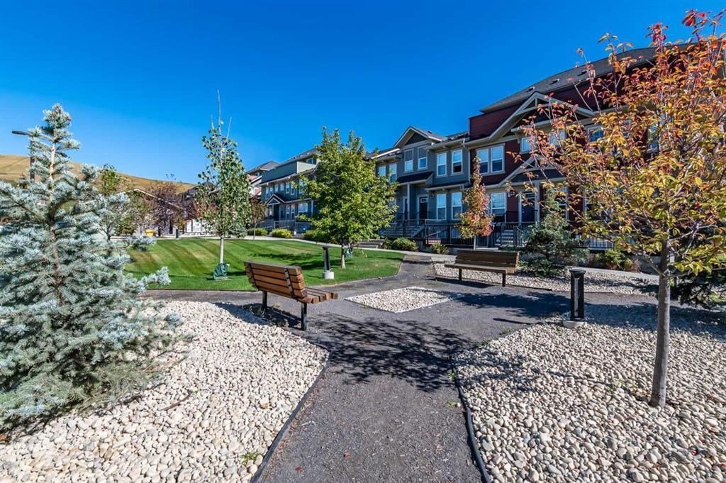 130 Cranbrook Square SE, Calgary — photo 3 of 43