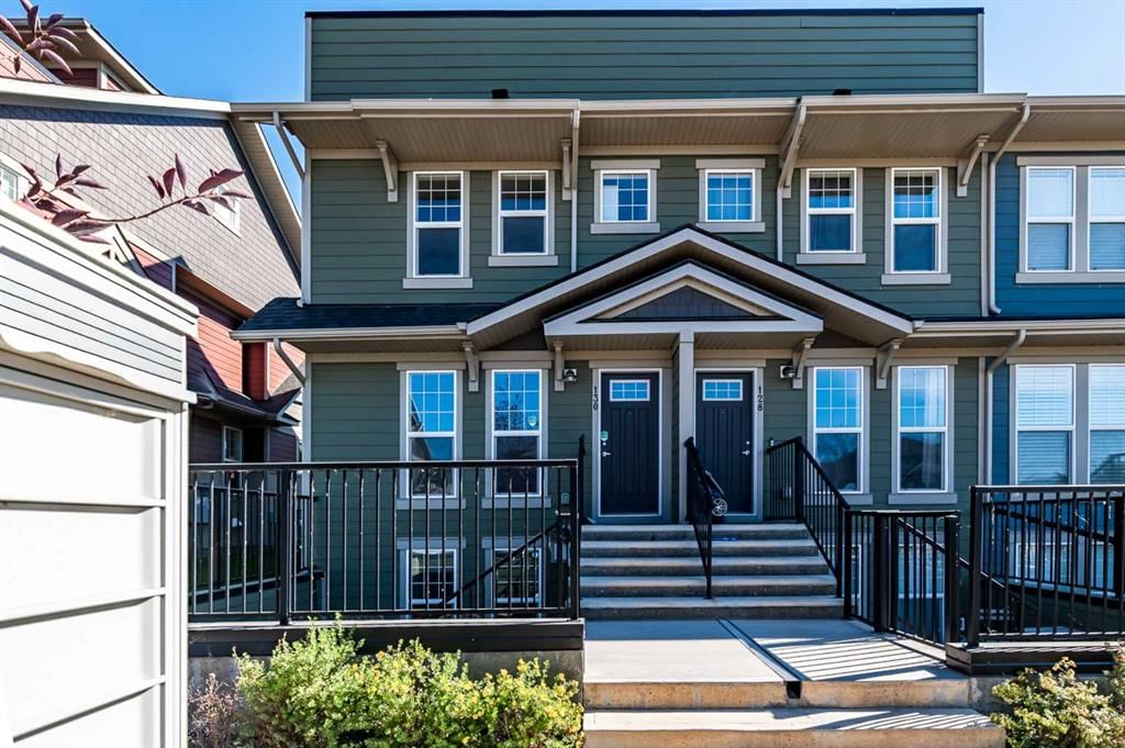 130 Cranbrook Square SE, Calgary — photo 4 of 43